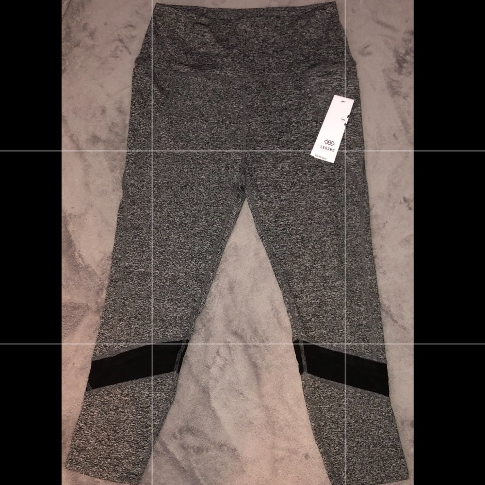 NWT LEG3ND Cropped Yoga Pants